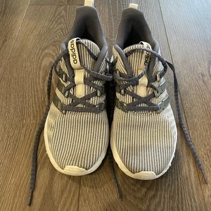 Adidas Questar tennis shoes